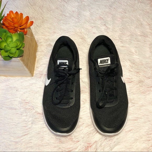 Nike Flex Experience RN Black & White Shoes - Picture 5 of 11